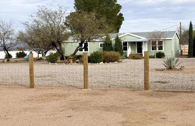 5333 S SANTA CLAUS Avenue