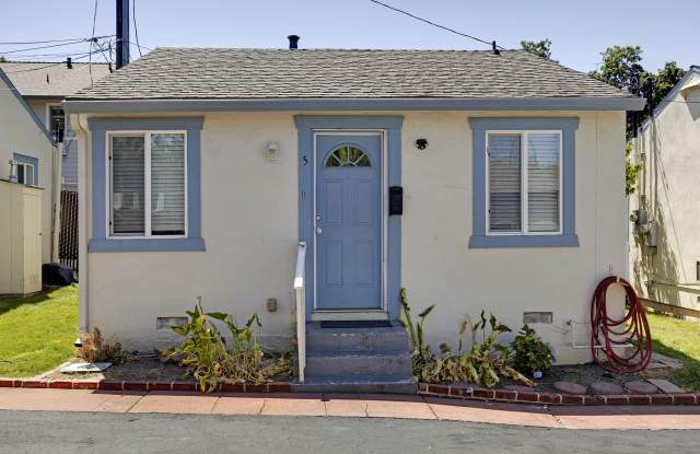 4067 Vineyard Avenue