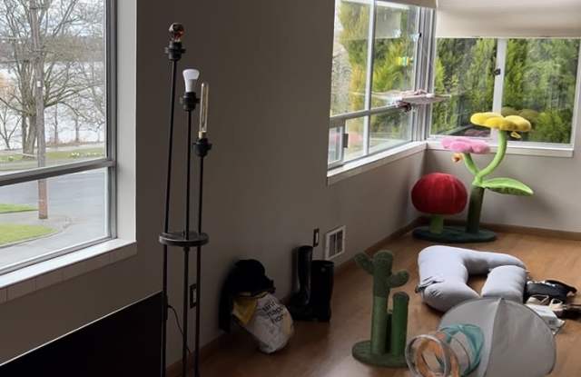 5752 Ashworth Avenue North