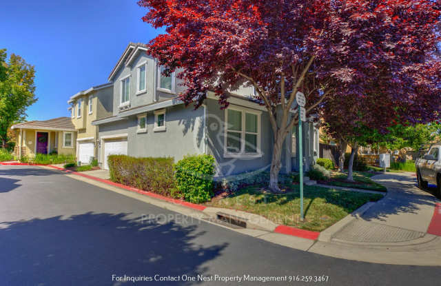 Stunning 3 bedroom 3 bathroom Lincoln Crossing home