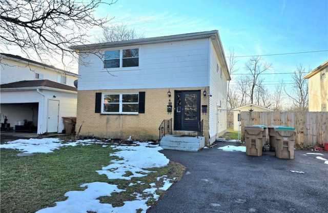 Photo of 50 Strasbourg Drive unit: Lower