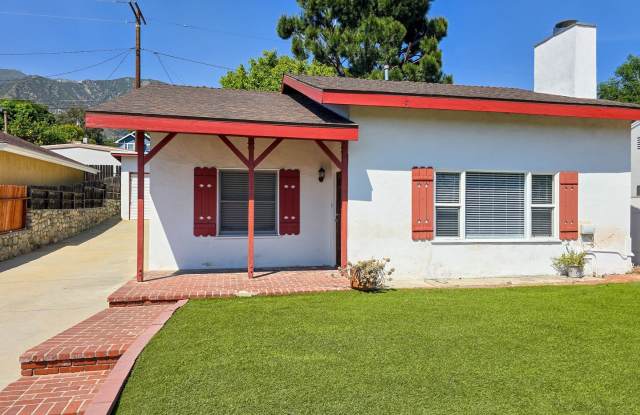 Charming 2-Bedroom Retreat in La Crescenta – Available Now!