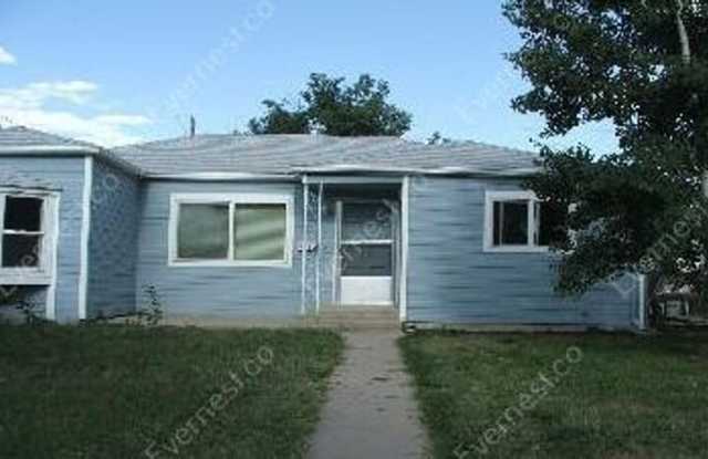 1044 Emporia St
