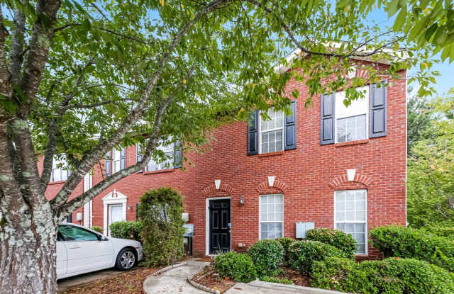 Cozy Corner Unit! 2 Bedroom / 1.5 Bathroom Townhouse in Lithonia!