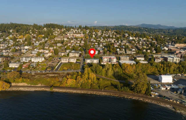 2 Bed, 1 Bath- Bay view apartment near Fairhaven and Boulevard Park