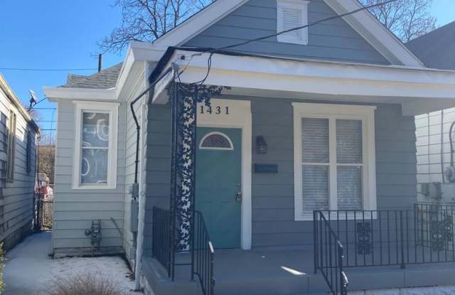Two bedroom House For Rent S. Floyd Street