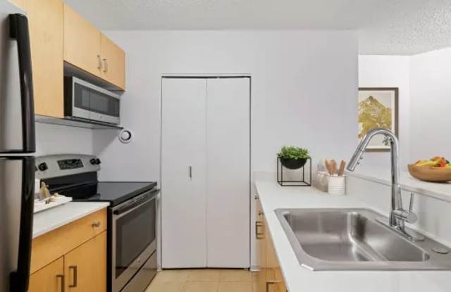 Photo of 750 North Dearborn Street