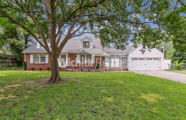 Large 3 bed 2 bath North Riverside Home - Sunny