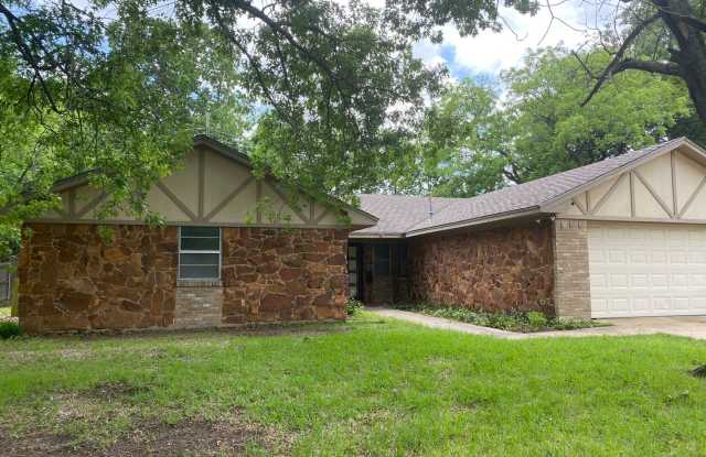 3/2/2 in Quiet Neighborhood in West Sherman - 1608 Glenway Drive, Sherman, TX 75092