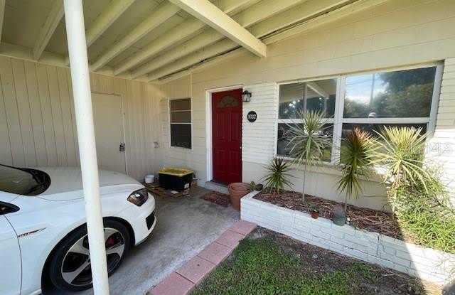 1032 N FERN CREEK AVENUE