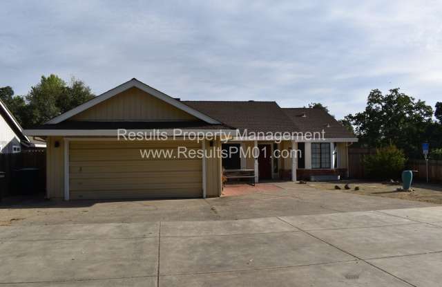 1086 Oak Ridge Dr
