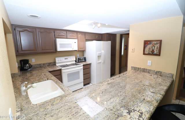 5602 N Camino Del Sol