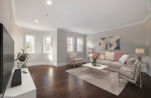 Photo of 174 Main St