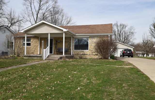 3 Bedroom 2 Full Bath Home in Greenfield, Fenced Yard