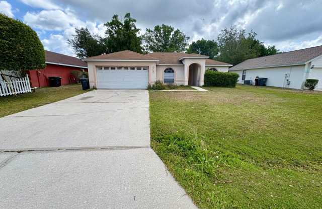 Beautiful 3-Bedroom Kissimmee Home with Spacious Backyard & Prime Location!