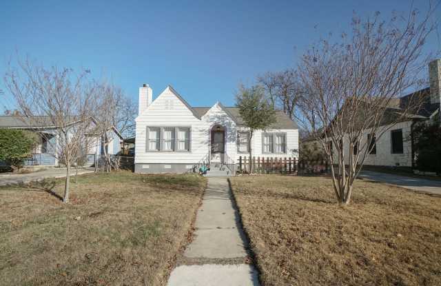 Charming 3-Bedroom Home for Rent in Jefferson Terrace!