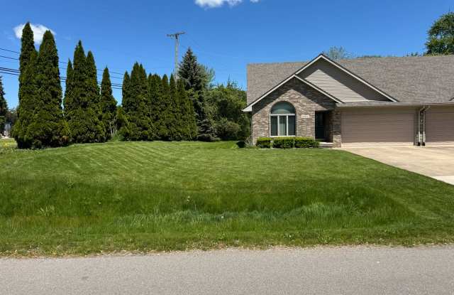 Photo of 33523 Roselawn Street