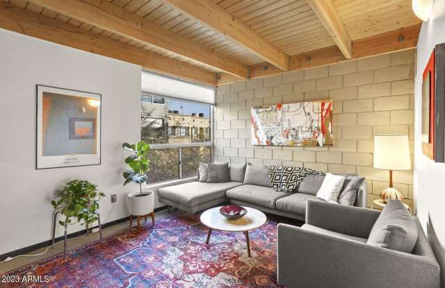 537 E WILLETTA Street