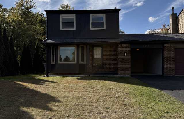 Photo of 827 Woods Ct