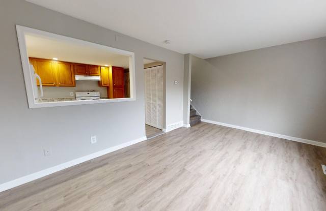 S.Abbe/SR-57 neighborhood: 2 bedroom/1 bathroom updated townhouse.