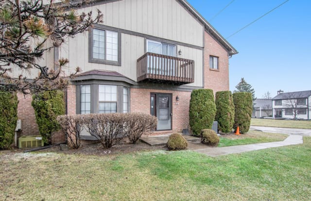 71 Meadow Wood Dr - 71 Meadow Wood Dr, Rochester Hills, MI 48307