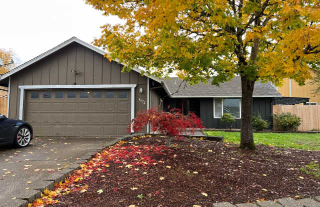 Beautiful 3 bedroom 2 bath house in Eugene! $500 OFF YOUR FIRST MONTH'S RENT!