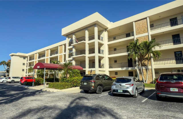 Photo of 7461 W COUNTRY CLUB DRIVE N