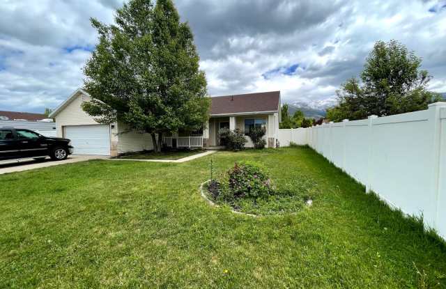 Great 3 Bed/2 Bath Home in Kaysville! - 337 Christine Way, Kaysville, UT 84037