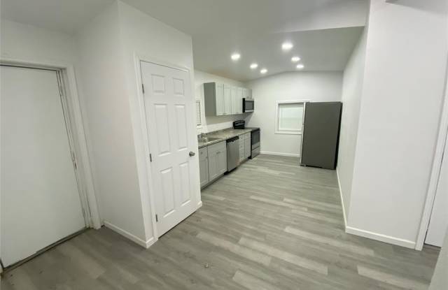 2904 SOUTHSIDE Drive