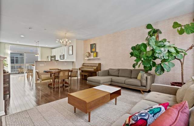 4647 S Lake Park Avenue