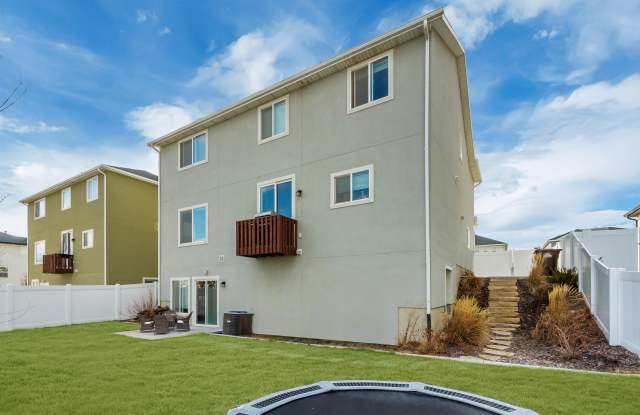 7264 Silver Creek Way