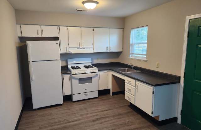 Photo of 206 Nicholas Dr - B