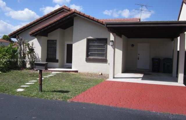 8853 SW 112 PL