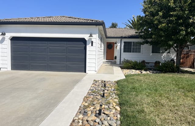 1140 Jan Avenue - 1140 Jan Avenue, Hollister, CA 95023