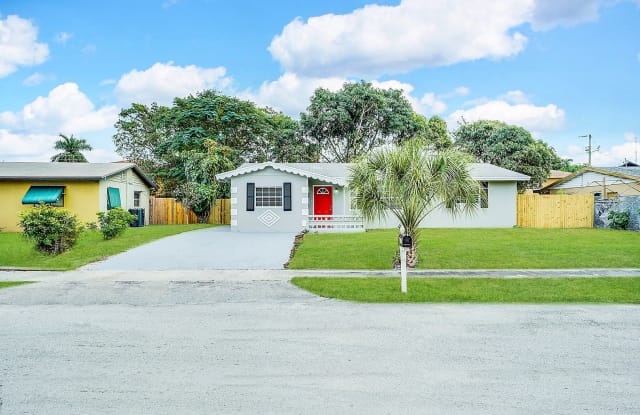 1331 SW 21st Ave - 1331 Southwest 21st Avenue, Delray Beach, FL 33445