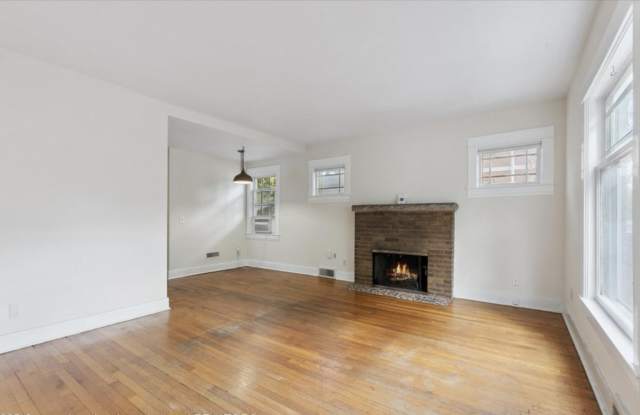 Photo of 506 West Oakland Avenue