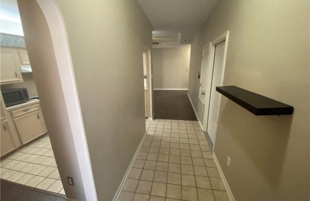 5026 Yorktown Boulevard unit: 9