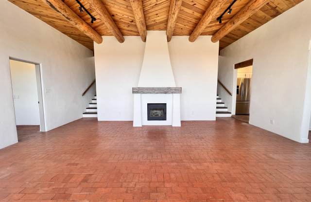 132 Vaquero Rd - 132 Vaquero Road, Santa Fe County, NM 87508