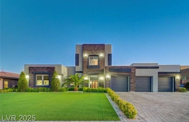 Photo of 8081 W Ford Avenue