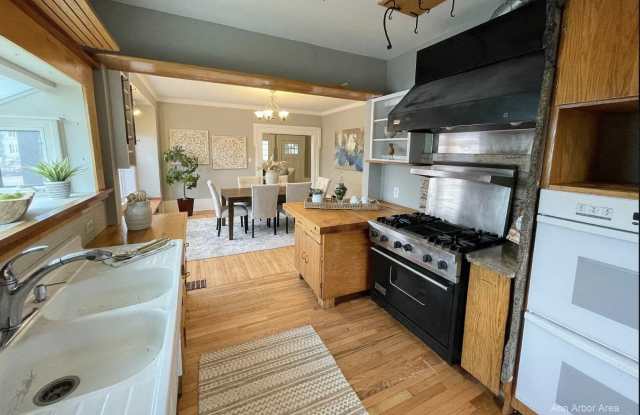 1002 Washtenaw Avenue