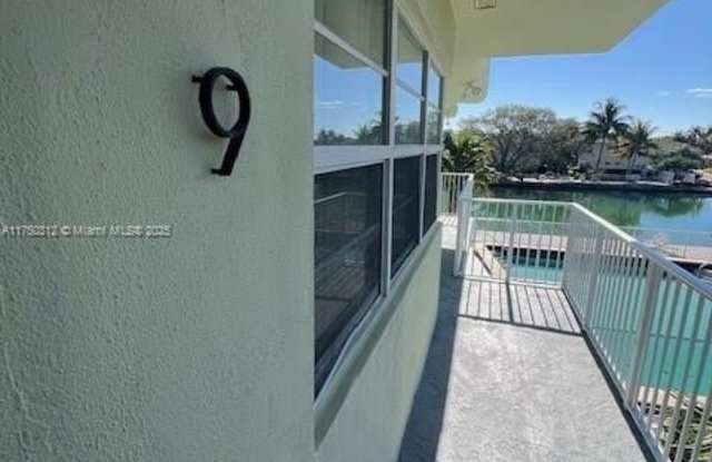 Photo of 350 S Shore Dr