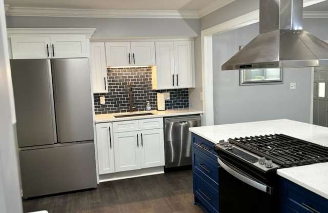 Photo of Room for Rent in 5 Bedroom Home at 3171 Hammarskjold Dr