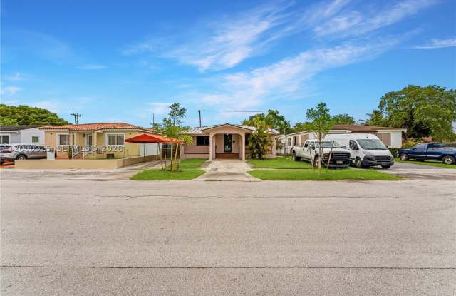121 SW 71st Ave