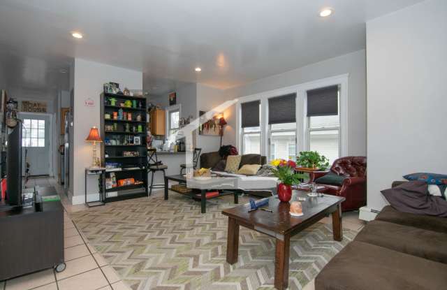 Spacious 7 bed in Allston.... 2.5 Bath!!