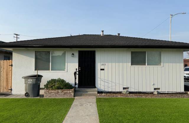 2 Bedroom 1 Bath for rent!