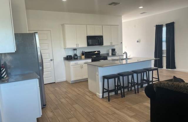 Large spacious 4 bedroom home located in cul de sac