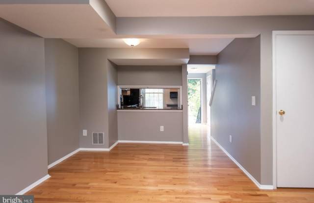 2811 MIDDLEBORO Drive