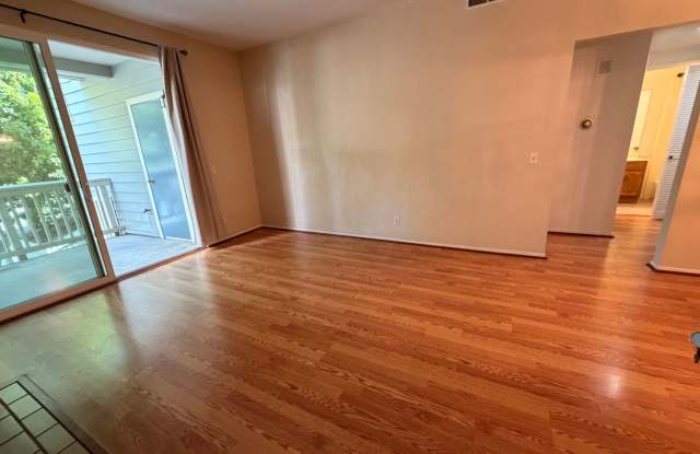 LARGE SECOND FLOOR CONDO UNIT IN FREMONT!