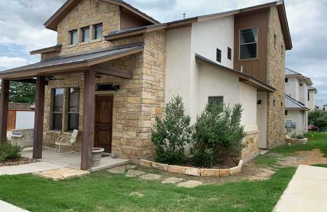 1694 GRUENE VINEYARD CROSSING