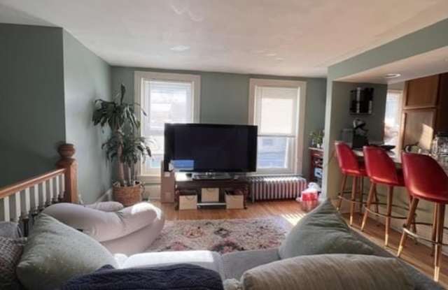 104 ROXBOROUGH AVENUE